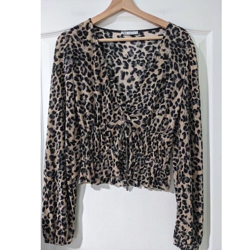Zara | Leopard Accordion Pleated Blouse - Picture 2 of 9
